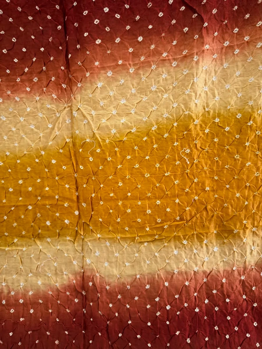 ✨ Mahroon Maheshwari Silk Bandhani Saree — where tradition meets timeless elegance ✨ - Image 3