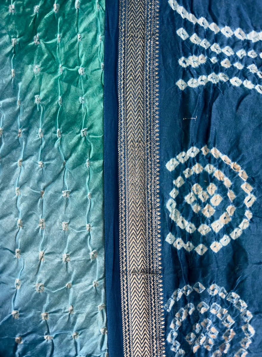 ✨ Blue Maheshwari Silk Bandhani Saree — where tradition meets timeless elegance ✨ - Image 4
