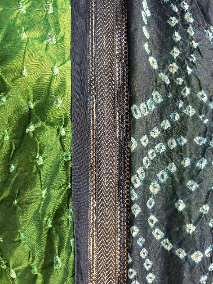 ✨ Green Maheshwari Silk Bandhani Saree — where tradition meets timeless elegance ✨ - Image 2