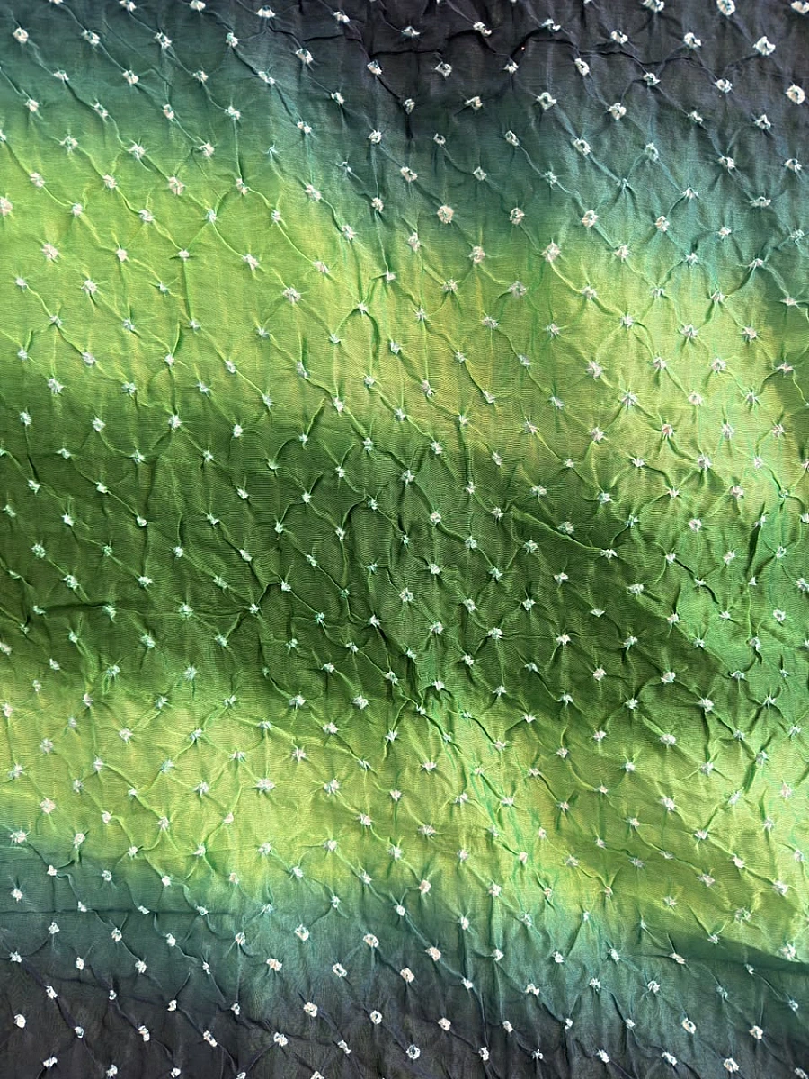 ✨ Green Maheshwari Silk Bandhani Saree — where tradition meets timeless elegance ✨ - Image 3