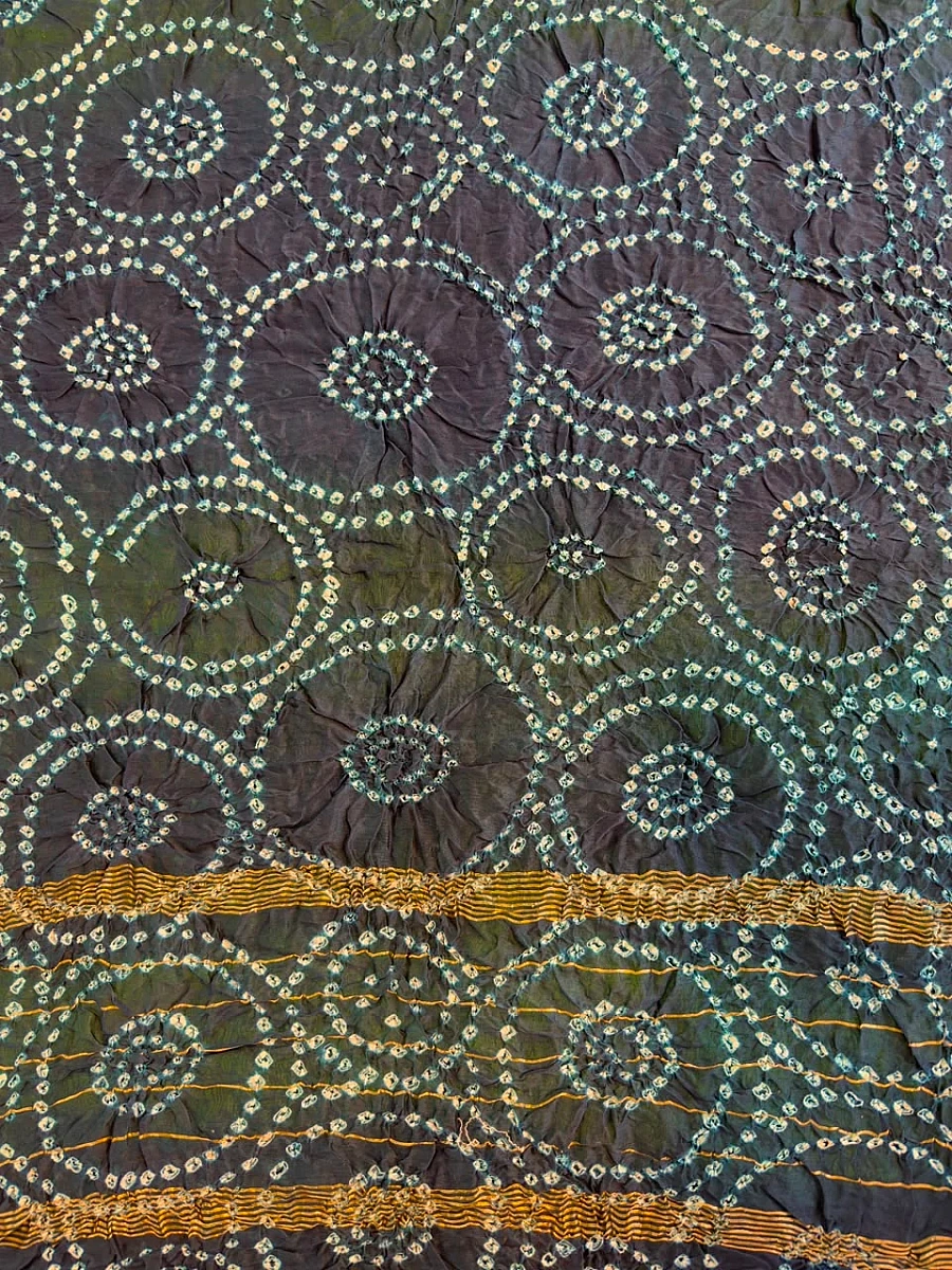 ✨ Green Maheshwari Silk Bandhani Saree — where tradition meets timeless elegance ✨ - Image 4