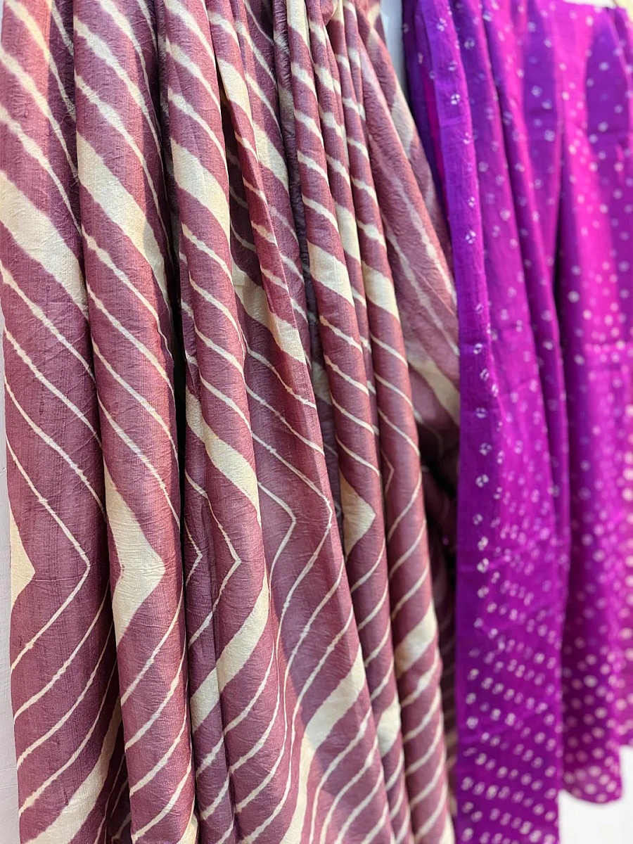 Pure Handloom Tussar Silk Leheriya Saree with Bandhani Pallu (Purple)  ✨ - Image 2
