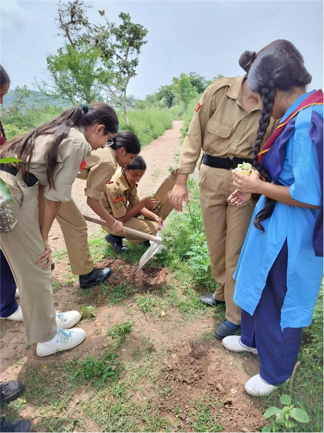 A Tree for Mother – A Tribute by Alpine Students