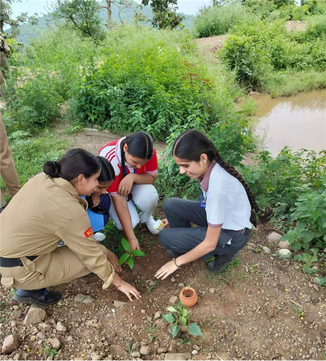 A Tree for Mother – A Tribute by Alpine Students