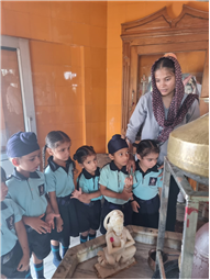 STUDENTS SHIV MANDIR VISIT