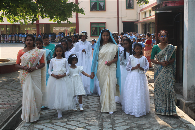 Crowning of Mother Mary