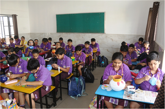 POT DECORATION COMPETITION OF CLASS V