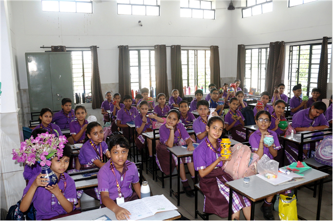 POT DECORATION COMPETITION OF CLASS V