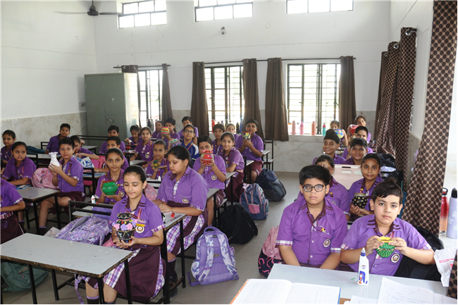 POT DECORATION COMPETITION OF CLASS V