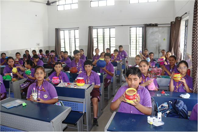 POT DECORATION COMPETITION OF CLASS V