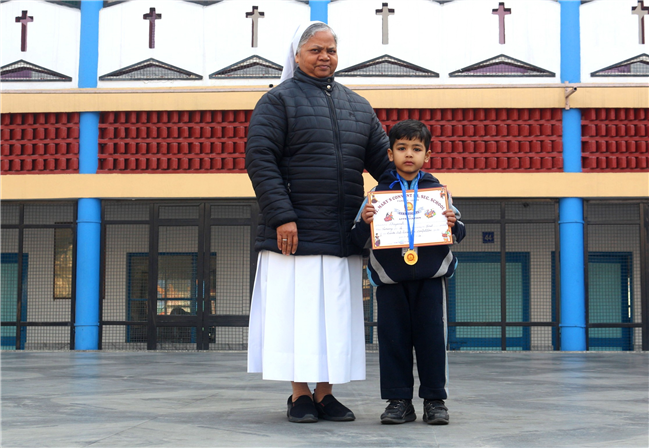 SANTA CAP DECORATION PRIZE DISTRIBUTION OF CLASS NURSERY, LKG & UKG