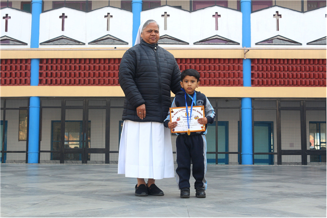 SANTA CAP DECORATION PRIZE DISTRIBUTION OF CLASS NURSERY, LKG & UKG