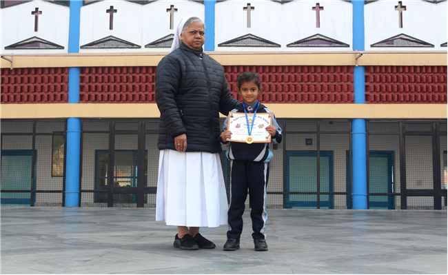 SANTA CAP DECORATION PRIZE DISTRIBUTION OF CLASS NURSERY, LKG & UKG