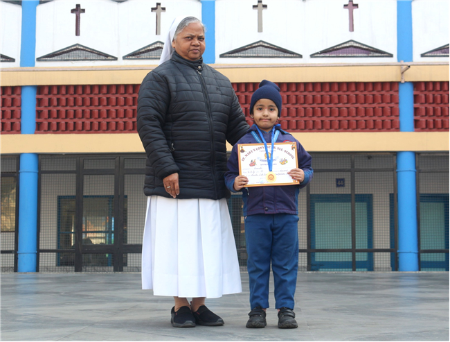 SANTA CAP DECORATION PRIZE DISTRIBUTION OF CLASS NURSERY, LKG & UKG