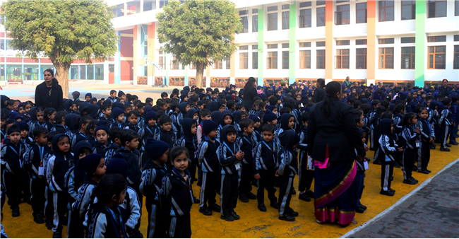 SANTA CAP DECORATION PRIZE DISTRIBUTION OF CLASS NURSERY, LKG & UKG