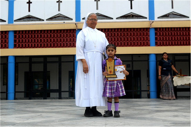 PRIZE DISTRIBUTION CEREMONY OF CLASS L.K.G