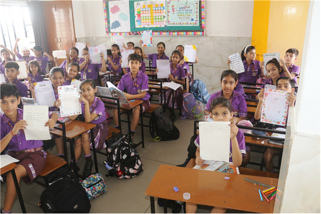 ENGLISH CALLIGRAPHY ACTIVITY OF CLASS IV