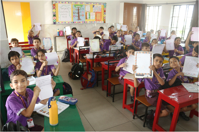 ENGLISH CALLIGRAPHY ACTIVITY OF CLASS IV