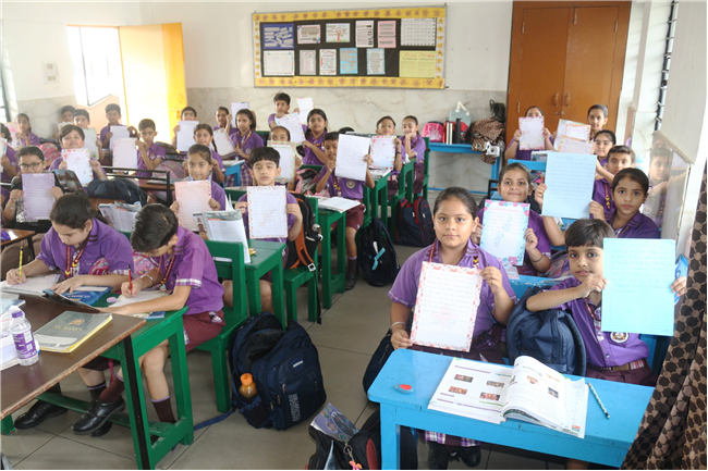ENGLISH CALLIGRAPHY ACTIVITY OF CLASS IV