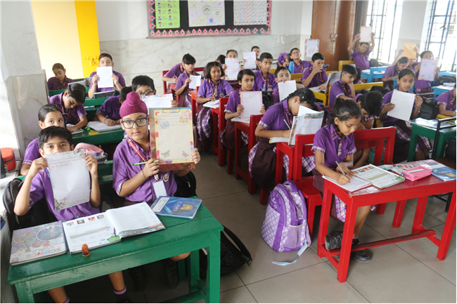 ENGLISH CALLIGRAPHY ACTIVITY OF CLASS IV