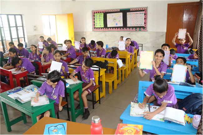 ENGLISH CALLIGRAPHY ACTIVITY OF CLASS IV