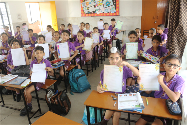 ENGLISH CALLIGRAPHY ACTIVITY OF CLASS IV