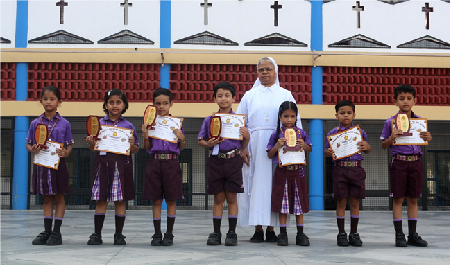 PRIZE DISTRIBUTION CEREMONY OF CLASS I TO V