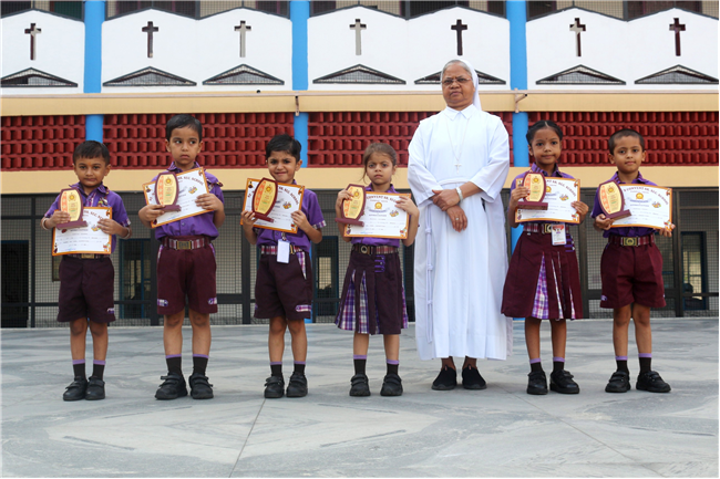 PRIZE DISTRIBUTION CEREMONY OF CLASS I TO V