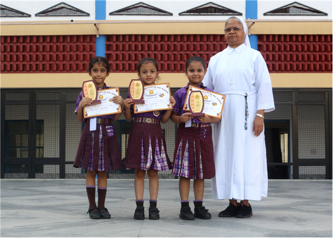 PRIZE DISTRIBUTION CEREMONY OF CLASS I TO V