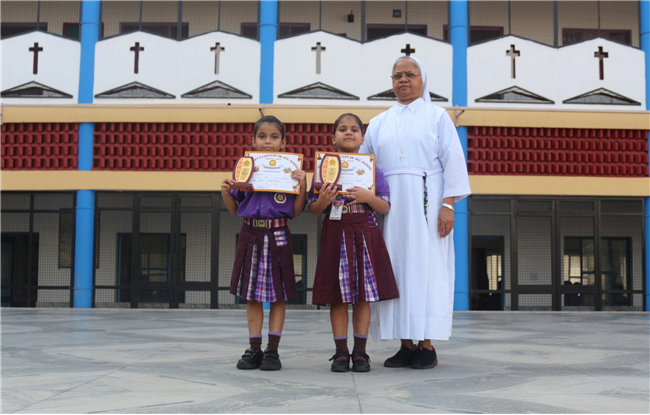 PRIZE DISTRIBUTION CEREMONY OF CLASS I TO V