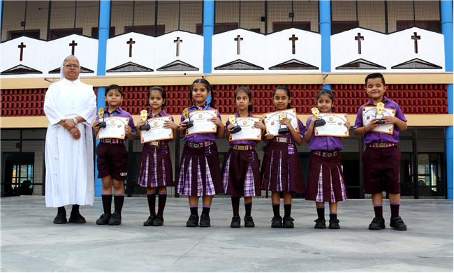 PRIZE DISTRIBUTION CEREMONY OF CLASS I TO V