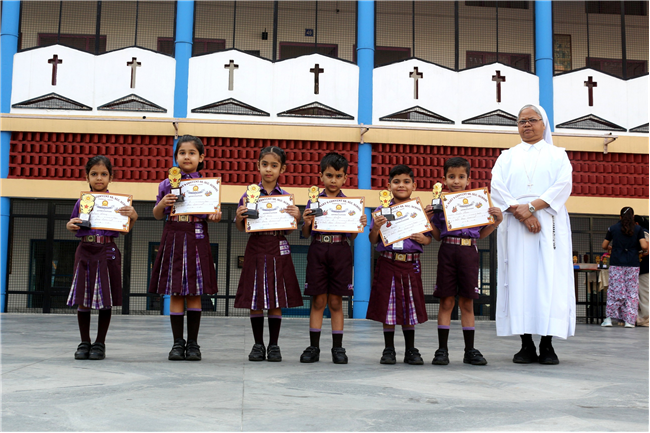 PRIZE DISTRIBUTION CEREMONY OF CLASS I TO V