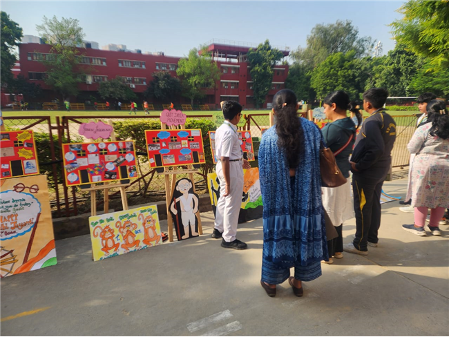 TRAIN TO FREEDOM - A JOURNEY THROUGH GANDHI'S LIFE (MIDDLE SCHOOL)