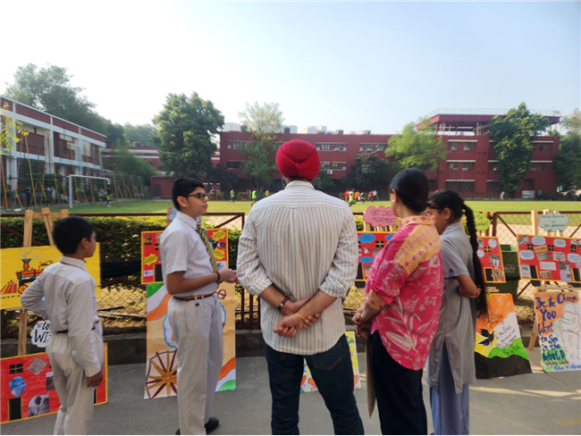 TRAIN TO FREEDOM - A JOURNEY THROUGH GANDHI'S LIFE (MIDDLE SCHOOL)