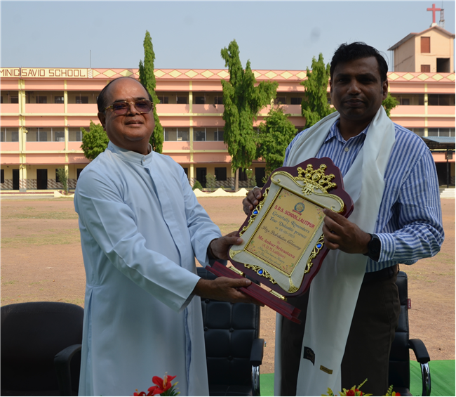 Prize Distribution Ceremony for Academic Toppers (Classes VI to IX and XI)