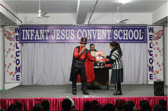 MAGIC SHOW FOR THE STUDENTS OF CLASSES I-IV