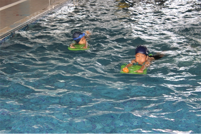 JUNIOR SCHOOL SWIMMING WITH FUN & GAMES 2025