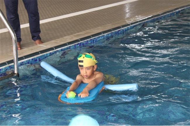 JUNIOR SCHOOL SWIMMING WITH FUN & GAMES 2025