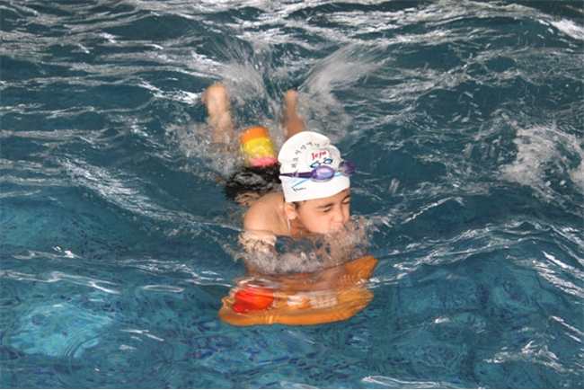 JUNIOR SCHOOL SWIMMING WITH FUN & GAMES 2025