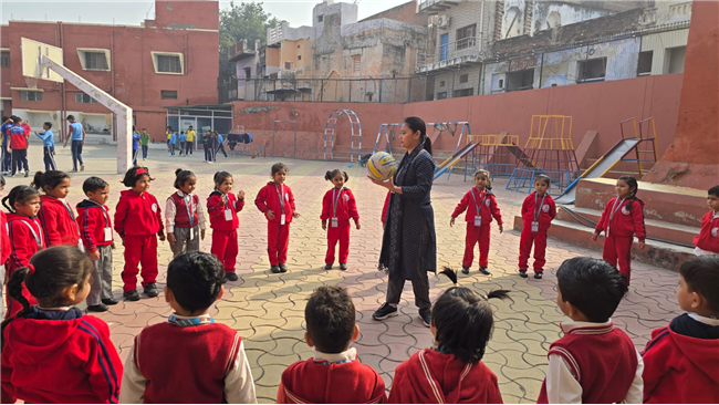 NURSERY AND LKG THROW AND CATCH ACTIVITY