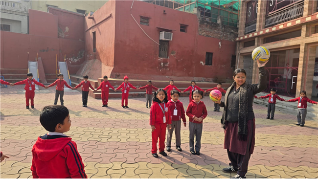 NURSERY AND LKG THROW AND CATCH ACTIVITY