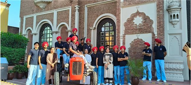 EDUCATIONAL TOUR FOR SENIORS AT SCIENCE CITY