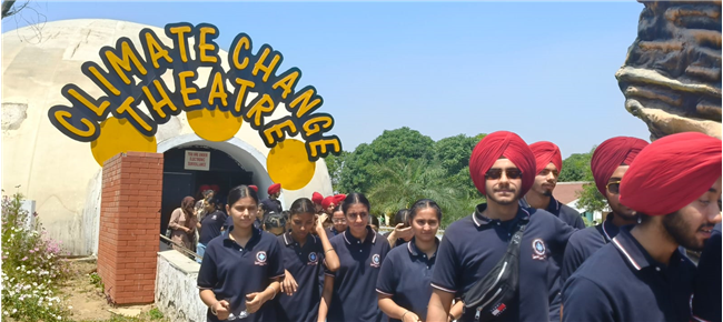 EDUCATIONAL TOUR FOR SENIORS AT SCIENCE CITY