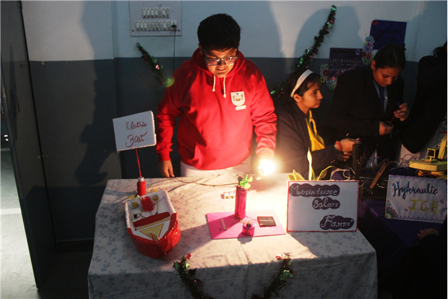 EXHIBITION OF PHYSICS WORKING MODELS BY STUDENTS OF CLASS 9-C