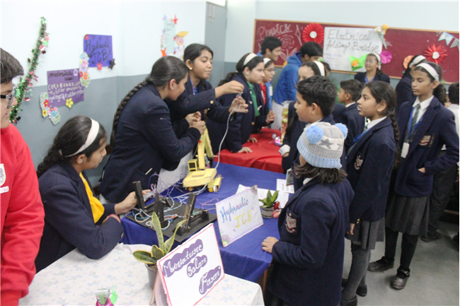 EXHIBITION OF PHYSICS WORKING MODELS BY STUDENTS OF CLASS 9-C
