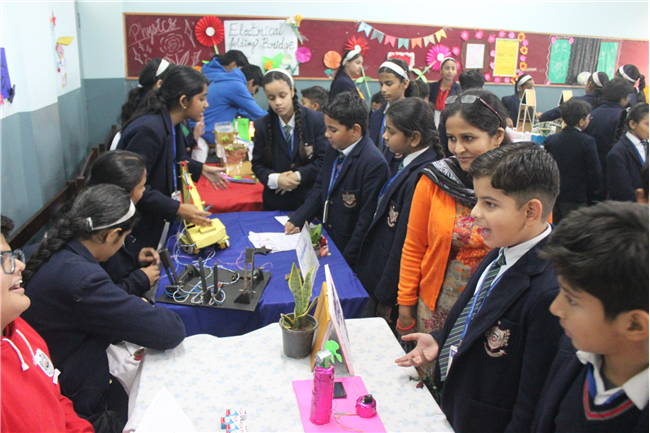 EXHIBITION OF PHYSICS WORKING MODELS BY STUDENTS OF CLASS 9-C