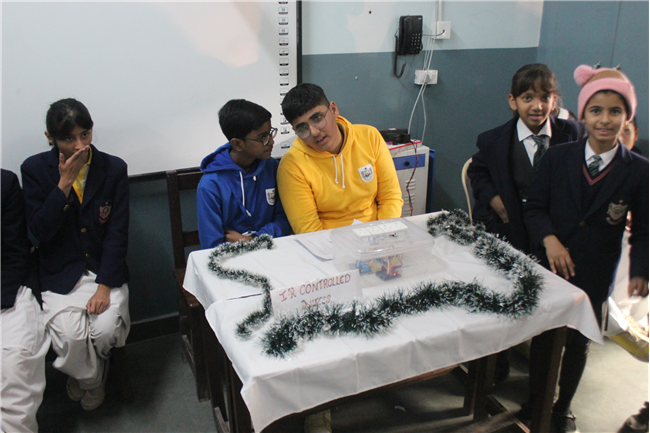 EXHIBITION OF PHYSICS WORKING MODELS BY STUDENTS OF CLASS 9-C