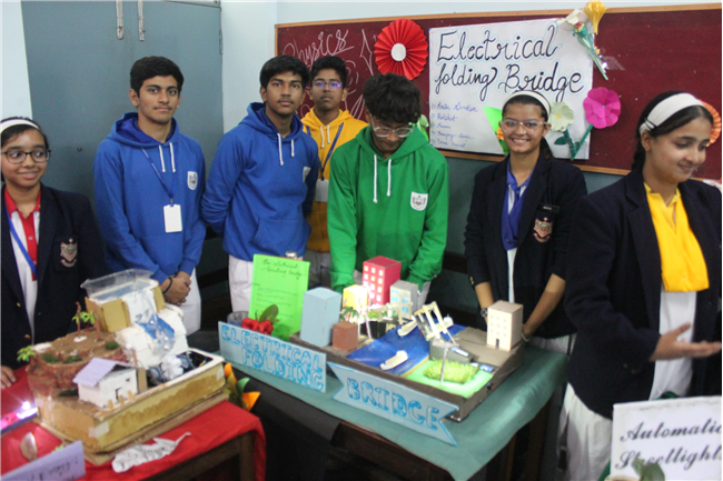 EXHIBITION OF PHYSICS WORKING MODELS BY STUDENTS OF CLASS 9-C