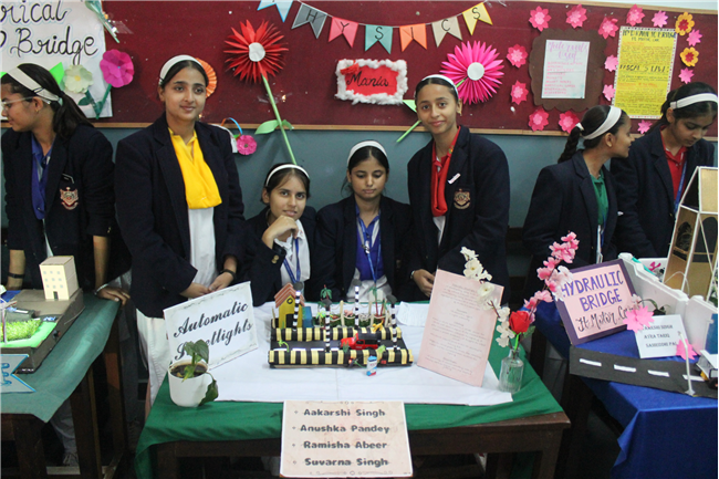 EXHIBITION OF PHYSICS WORKING MODELS BY STUDENTS OF CLASS 9-C