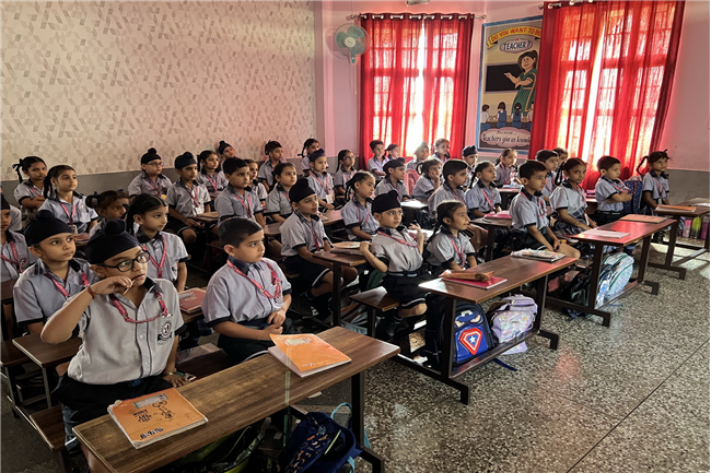 CHALO JEETE HAIN MOVIE SHOWCASING IN SCHOOL